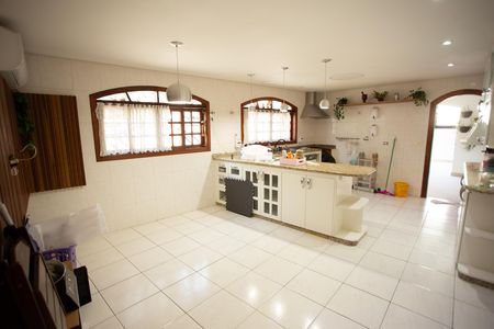 Casa à venda com 235m², 3 quartos e 3 vagas Casa à venda com 235m², 3 quartos e 3 vagasCozinha