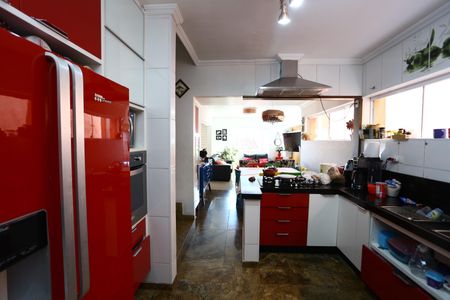 Casa à venda com 400m², 4 quartos e 5 vagas Casa à venda com 400m², 4 quartos e 5 vagascozinha