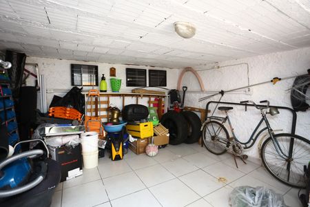 Casa à venda com 400m², 4 quartos e 5 vagas Casa à venda com 400m², 4 quartos e 5 vagasporão