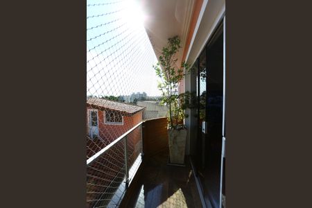 Casa à venda com 400m², 4 quartos e 5 vagas Casa à venda com 400m², 4 quartos e 5 vagasVaranda