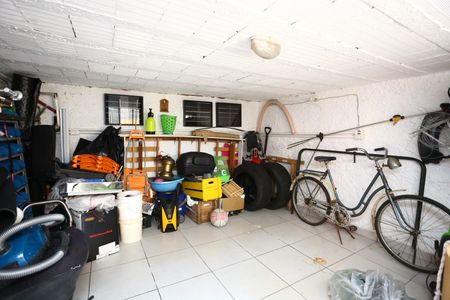 Casa à venda com 400m², 4 quartos e 5 vagas Casa à venda com 400m², 4 quartos e 5 vagasporão