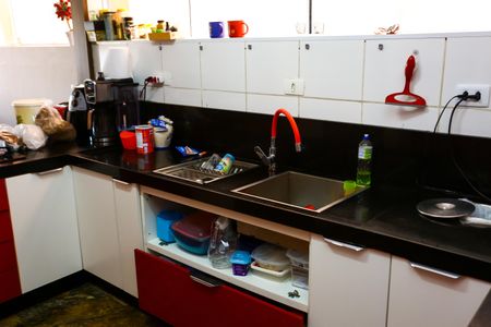 Casa à venda com 400m², 4 quartos e 5 vagas Casa à venda com 400m², 4 quartos e 5 vagascozinha