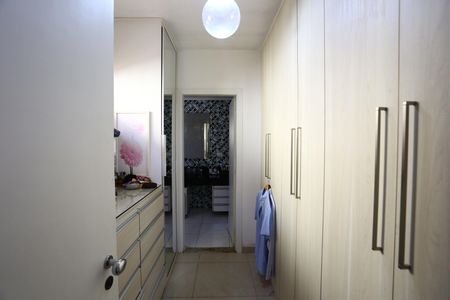 Casa à venda com 400m², 4 quartos e 5 vagas Casa à venda com 400m², 4 quartos e 5 vagasBanheiro da Suíte 2