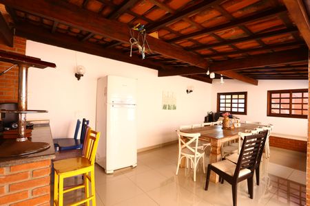 Casa à venda com 400m², 4 quartos e 5 vagas Casa à venda com 400m², 4 quartos e 5 vagasChurrasqueira