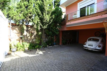 Casa à venda com 400m², 4 quartos e 5 vagas Casa à venda com 400m², 4 quartos e 5 vagasGaragem