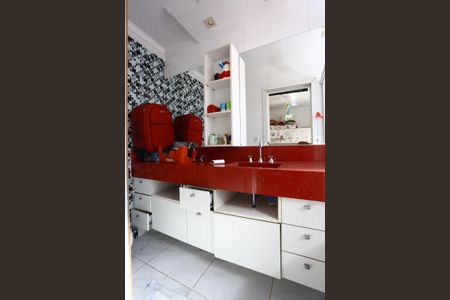 Casa à venda com 400m², 4 quartos e 5 vagas Casa à venda com 400m², 4 quartos e 5 vagasBanheiro da Suíte 1