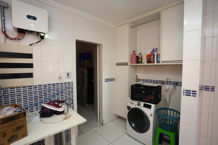 Casa à venda com 400m², 4 quartos e 5 vagas Casa à venda com 400m², 4 quartos e 5 vagasÁrea de Serviço