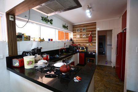 Casa à venda com 400m², 4 quartos e 5 vagas Casa à venda com 400m², 4 quartos e 5 vagascozinha