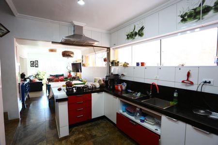 Casa à venda com 400m², 4 quartos e 5 vagas Casa à venda com 400m², 4 quartos e 5 vagascozinha