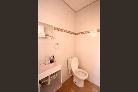 Casa à venda com 400m², 4 quartos e 5 vagas Casa à venda com 400m², 4 quartos e 5 vagasBanheiro de Serviço