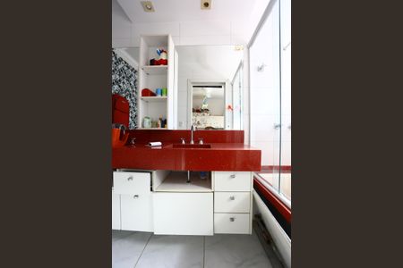 Casa à venda com 400m², 4 quartos e 5 vagas Casa à venda com 400m², 4 quartos e 5 vagasBanheiro da Suíte 1