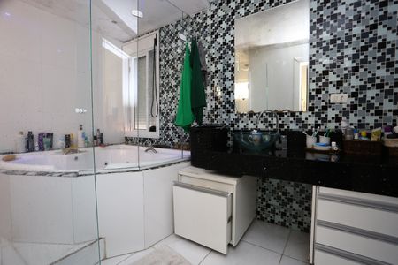 Casa à venda com 400m², 4 quartos e 5 vagas Casa à venda com 400m², 4 quartos e 5 vagasBanheiro da Suíte 2