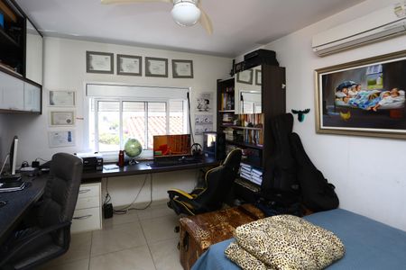 Casa à venda com 400m², 4 quartos e 5 vagas Casa à venda com 400m², 4 quartos e 5 vagasEscritório