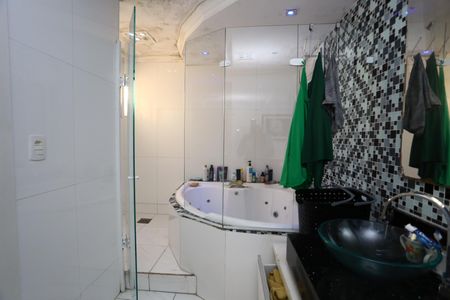 Casa à venda com 400m², 4 quartos e 5 vagas Casa à venda com 400m², 4 quartos e 5 vagasBanheiro da Suíte 2