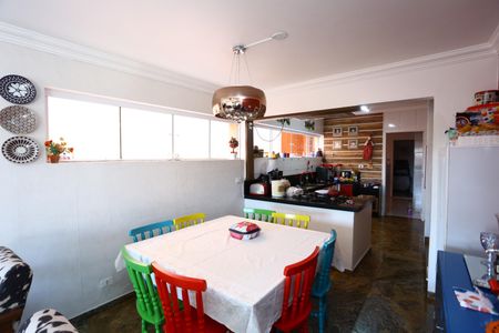 Casa à venda com 400m², 4 quartos e 5 vagas Casa à venda com 400m², 4 quartos e 5 vagascozinha