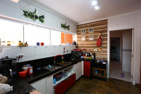 Casa à venda com 400m², 4 quartos e 5 vagas Casa à venda com 400m², 4 quartos e 5 vagascozinha