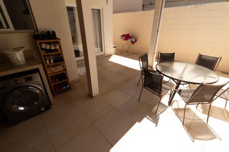 Casa de condomínio à venda com 90m², 3 quartos e 2 vagas Casa de condomínio à venda com 90m², 3 quartos e 2 vagasÁREA EXTERNA FUNDOS