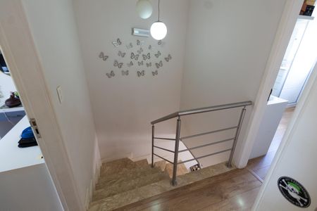 Casa de condomínio à venda com 90m², 3 quartos e 2 vagas Casa de condomínio à venda com 90m², 3 quartos e 2 vagasHALL ESCADA