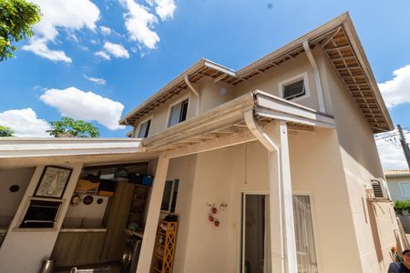 Casa de condomínio à venda com 90m², 3 quartos e 2 vagas Casa de condomínio à venda com 90m², 3 quartos e 2 vagasÁREA EXTERNA FACHADA FUNDOS