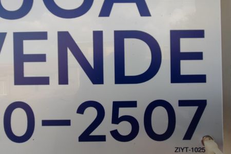 Casa à venda com 220m², 4 quartos e 2 vagas Casa à venda com 220m², 4 quartos e 2 vagasPlaquinha