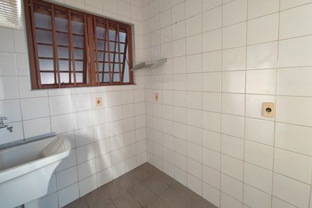 Casa à venda com 220m², 4 quartos e 2 vagas Casa à venda com 220m², 4 quartos e 2 vagasÁrea de Serviço
