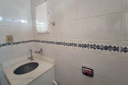 Casa à venda com 220m², 4 quartos e 2 vagas Casa à venda com 220m², 4 quartos e 2 vagasBanheiro Social