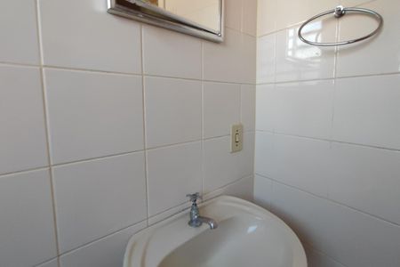 Casa à venda com 220m², 4 quartos e 2 vagas Casa à venda com 220m², 4 quartos e 2 vagasEdícula - Banheiro