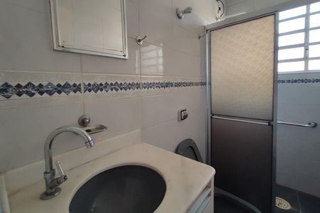 Casa à venda com 220m², 4 quartos e 2 vagas Casa à venda com 220m², 4 quartos e 2 vagasBanheiro Social