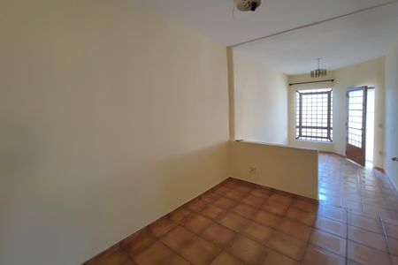 Casa à venda com 220m², 4 quartos e 2 vagas Casa à venda com 220m², 4 quartos e 2 vagasSala de Jantar
