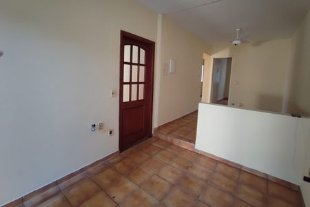 Casa à venda com 220m², 4 quartos e 2 vagas Casa à venda com 220m², 4 quartos e 2 vagasSala de Estar