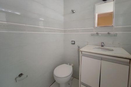 Casa à venda com 220m², 4 quartos e 2 vagas Casa à venda com 220m², 4 quartos e 2 vagasBanheiro Suíte