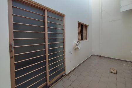 Casa à venda com 220m², 4 quartos e 2 vagas Casa à venda com 220m², 4 quartos e 2 vagasQuintal