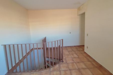 Casa à venda com 220m², 4 quartos e 2 vagas Casa à venda com 220m², 4 quartos e 2 vagasEdícula - Sala