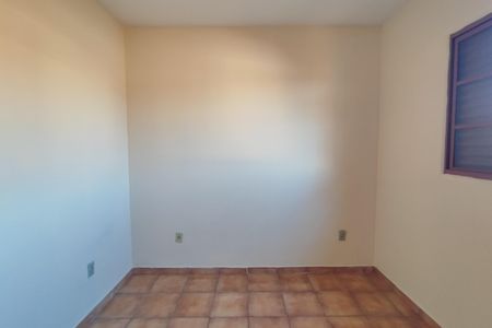 Casa à venda com 220m², 4 quartos e 2 vagas Casa à venda com 220m², 4 quartos e 2 vagasEdícula - Quarto