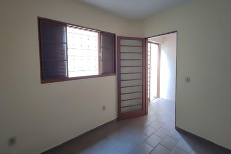 Casa à venda com 220m², 4 quartos e 2 vagas Casa à venda com 220m², 4 quartos e 2 vagasEdícula - Sala