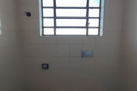 Casa à venda com 220m², 4 quartos e 2 vagas Casa à venda com 220m², 4 quartos e 2 vagasEdícula - Banheiro