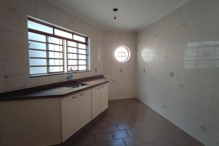 Casa à venda com 220m², 4 quartos e 2 vagas Casa à venda com 220m², 4 quartos e 2 vagasEdícula - Cozinha