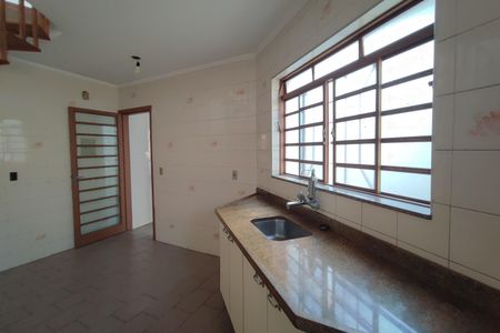 Casa à venda com 220m², 4 quartos e 2 vagas Casa à venda com 220m², 4 quartos e 2 vagasEdícula - Cozinha