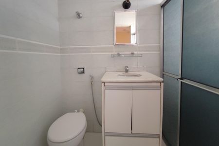 Casa à venda com 220m², 4 quartos e 2 vagas Casa à venda com 220m², 4 quartos e 2 vagasBanheiro Suíte