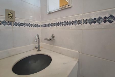 Casa à venda com 220m², 4 quartos e 2 vagas Casa à venda com 220m², 4 quartos e 2 vagasBanheiro Social