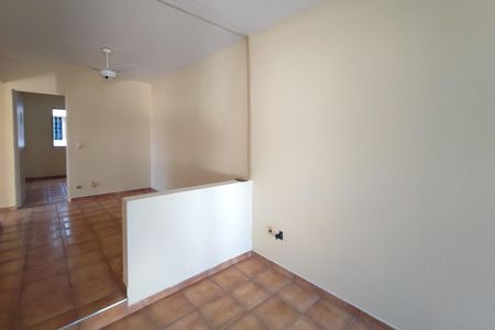 Casa à venda com 220m², 4 quartos e 2 vagas Casa à venda com 220m², 4 quartos e 2 vagasSala de Estar