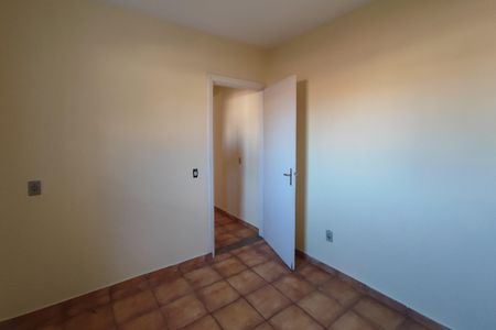 Casa à venda com 220m², 4 quartos e 2 vagas Casa à venda com 220m², 4 quartos e 2 vagasEdícula - Quarto