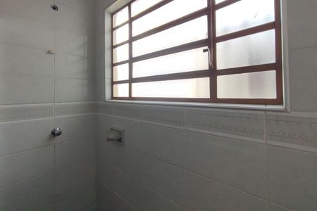 Casa à venda com 220m², 4 quartos e 2 vagas Casa à venda com 220m², 4 quartos e 2 vagasBanheiro Suíte