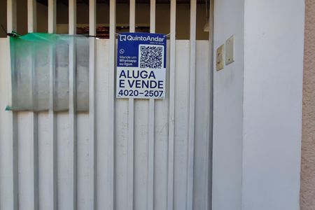 Casa à venda com 220m², 4 quartos e 2 vagas Casa à venda com 220m², 4 quartos e 2 vagasPlaquinha