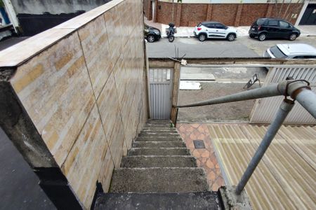 Casa de condomínio para alugar com 25m², 0 quarto e sem vaga Casa de condomínio para alugar com 25m², 0 quarto e sem vagaEscada