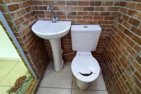 Casa de condomínio para alugar com 25m², 0 quarto e sem vaga Casa de condomínio para alugar com 25m², 0 quarto e sem vagaBanheiro