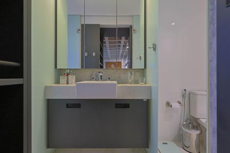 Apartamento à venda com 68m², 1 quarto e 1 vaga Apartamento à venda com 68m², 1 quarto e 1 vagaBanheiro da Suíte