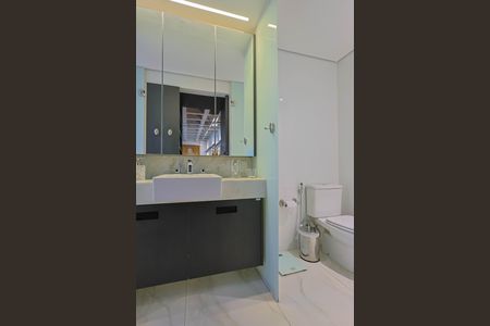 Apartamento à venda com 68m², 1 quarto e 1 vaga Apartamento à venda com 68m², 1 quarto e 1 vagaBanheiro da Suíte