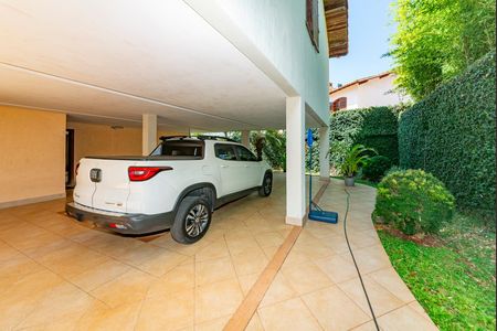 Casa à venda com 516m², 4 quartos e 4 vagas Casa à venda com 516m², 4 quartos e 4 vagasGaragem