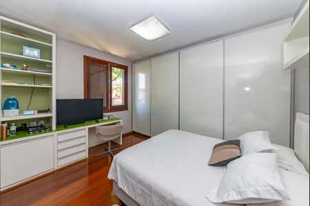 Casa à venda com 516m², 4 quartos e 4 vagas Casa à venda com 516m², 4 quartos e 4 vagasSuíte 3